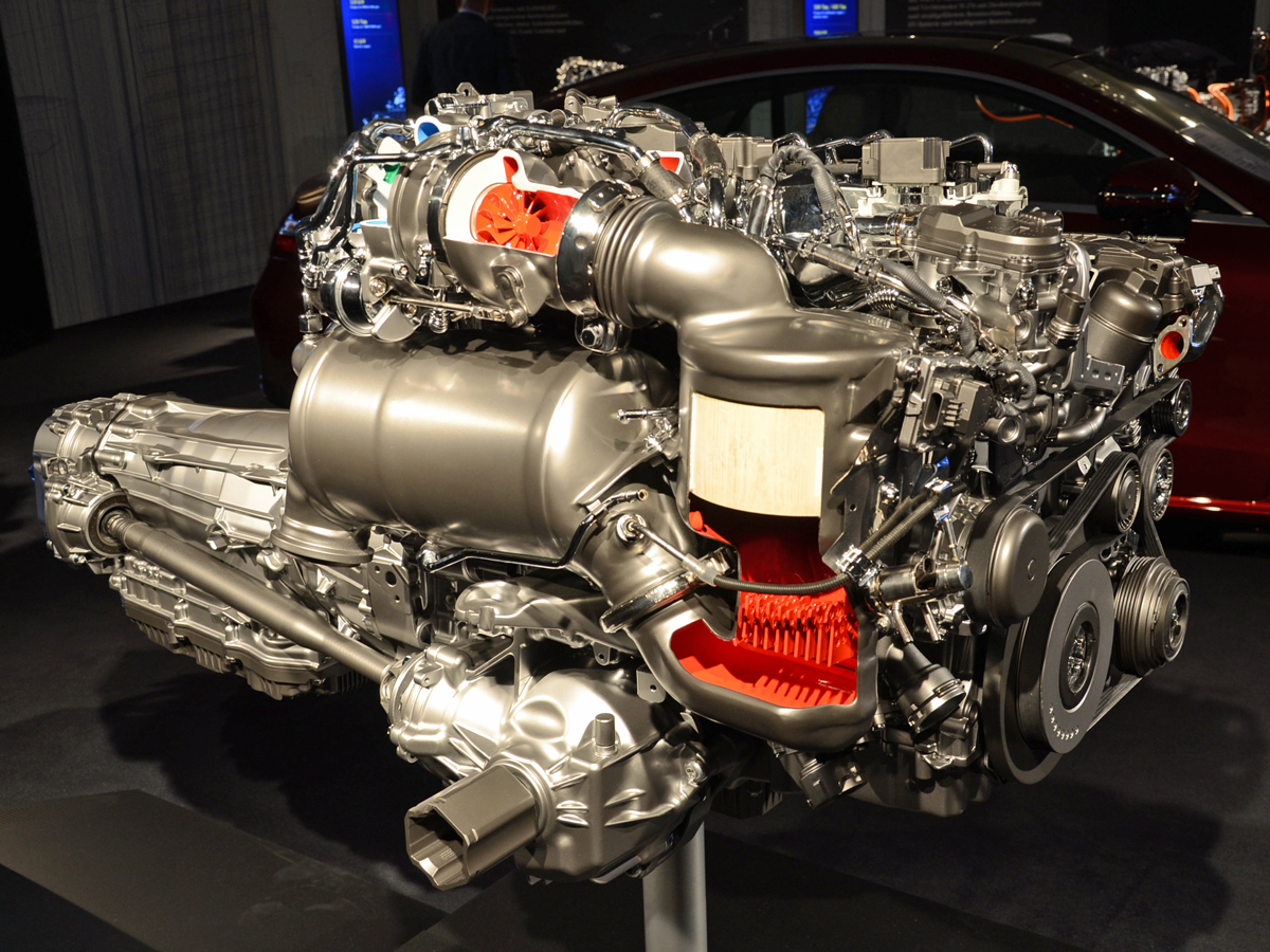 ベンツがV6エンジン廃止、背景にディーゼル規制（3ページ目） | 日経