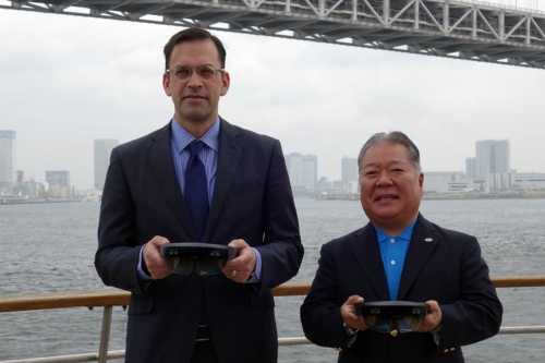 図1　日本マイクロソフト代表取締役社長の平野拓也氏（左）とJRCS代表取締役社長の近藤髙一郎氏（右）