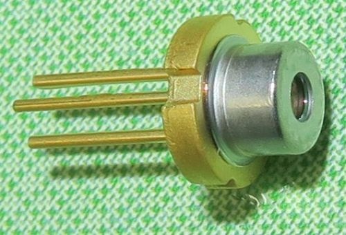 開発した緑色発光レーザーと同タイプ（Φ 5.6mm TO-CAN）の素子