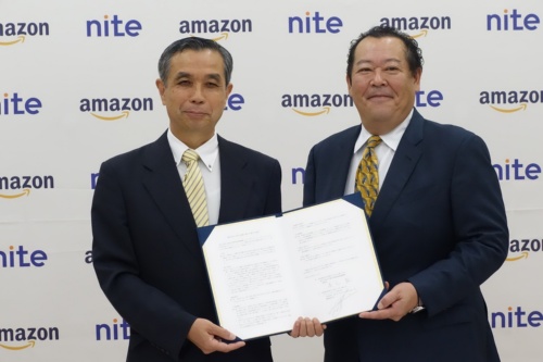 図1 NITE理事長の辰巳 敬氏（左）とアマゾンジャパン社長のジェフハヤシダ氏