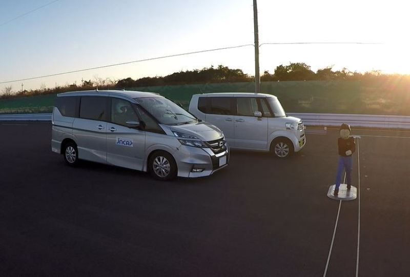 Jncap 18年度の自動ブレーキ試験 夜間の歩行者を対象 日経クロステック Xtech Jncap 18年度の自動ブレーキ試験 夜間の歩行者を対象 日経クロステック Xtech