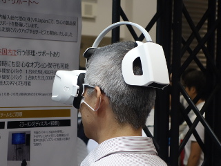被ると即起動、ケーブルレスで歩行自由、レノボの一体型VRヘッド 被ると即起動、ケーブルレスで歩行自由、レノボの一体型VRヘッド