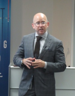 IntelのIoT事業本部バイスプレジデント 兼 ビジョン・マーケット・チャネル事業部長のJonathan Ballon(ジョナサン・バロン)氏
