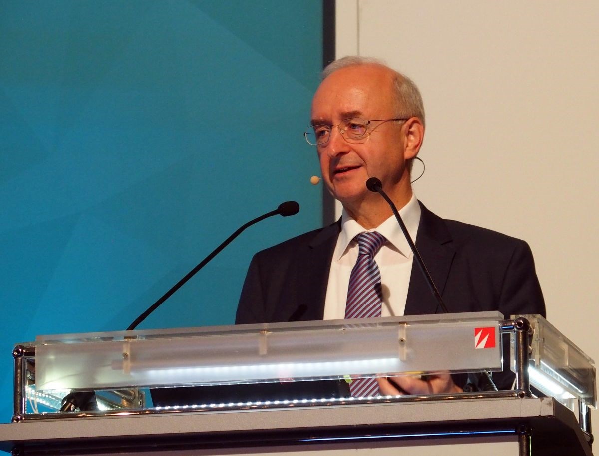 「Electric & Hybrid Aerospace Technology Symposium 2018」に登壇したSiemensのAnton氏（撮影：日経 xTECH）