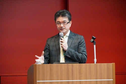治験結果を説明する、さいたま市立病院内科の科長で慶應義塾大学病院禁煙外来の舘野博喜氏