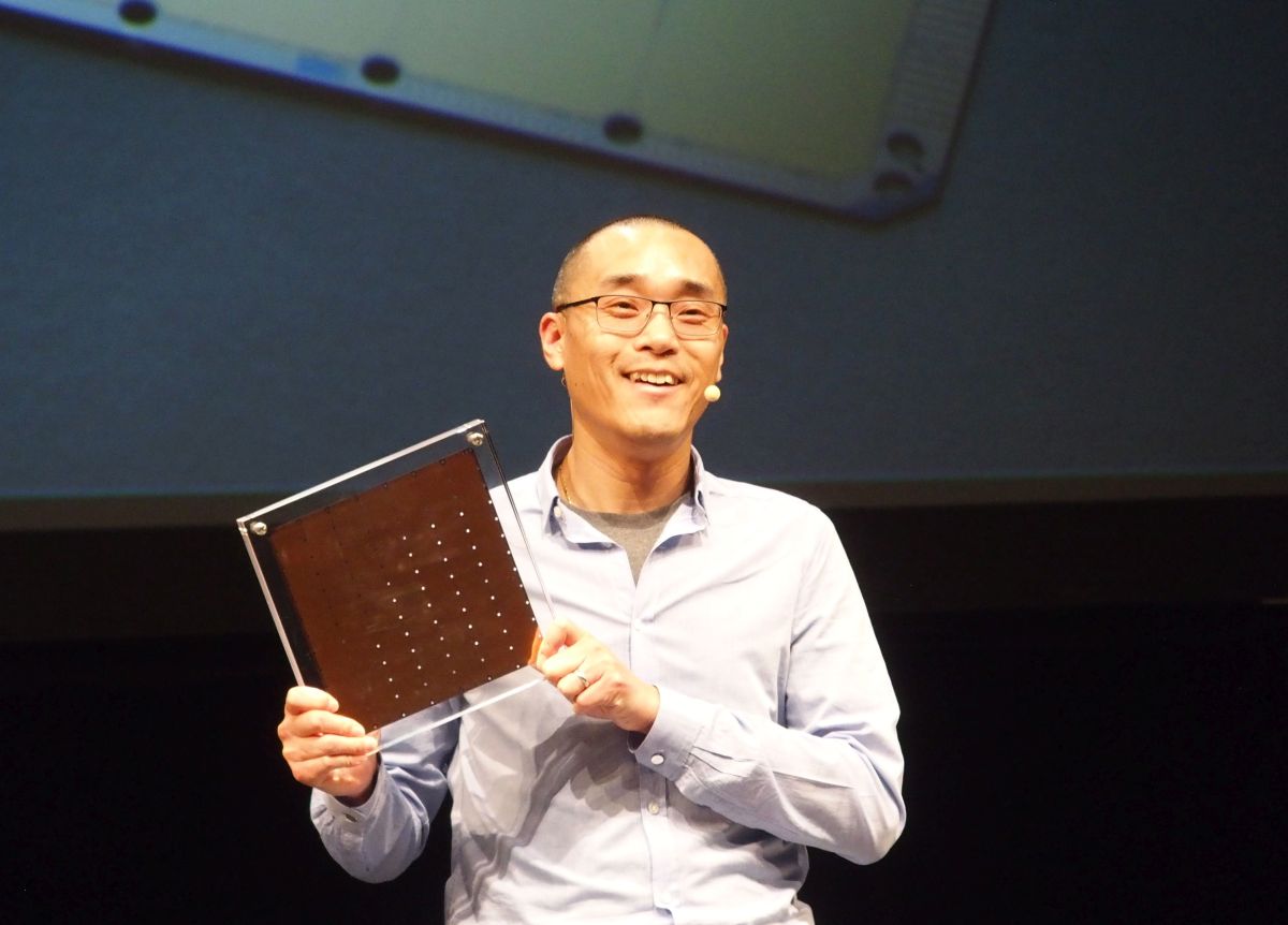 巨大AIチップが乗り越えた5つの課題とは、Hot Chipsリポート | 日経