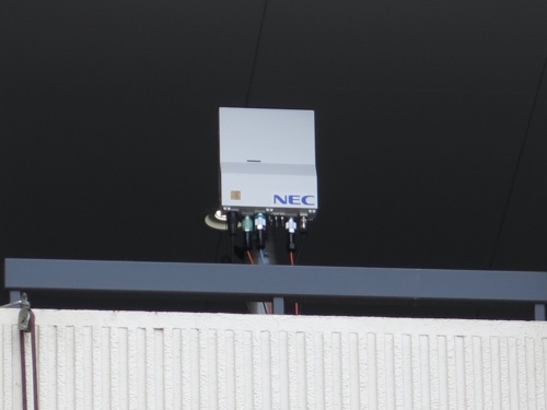 5Gアンテナ。同社は5Gにおいて、3.7ギガヘルツ帯ではNEC、28ギガヘルツ帯ではネットワーク機器ベンダーの米エアースパン(Airspan)の基地局を採用する