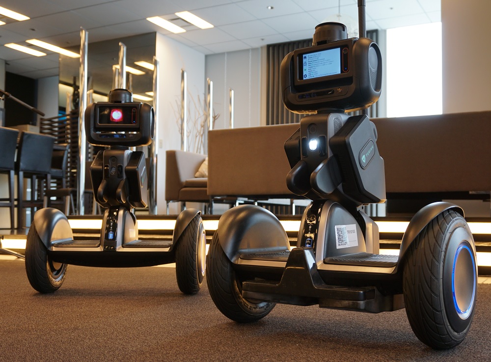 人手不足の警備現場に新たな救世主？日本に初上陸した警備ロボの実力は