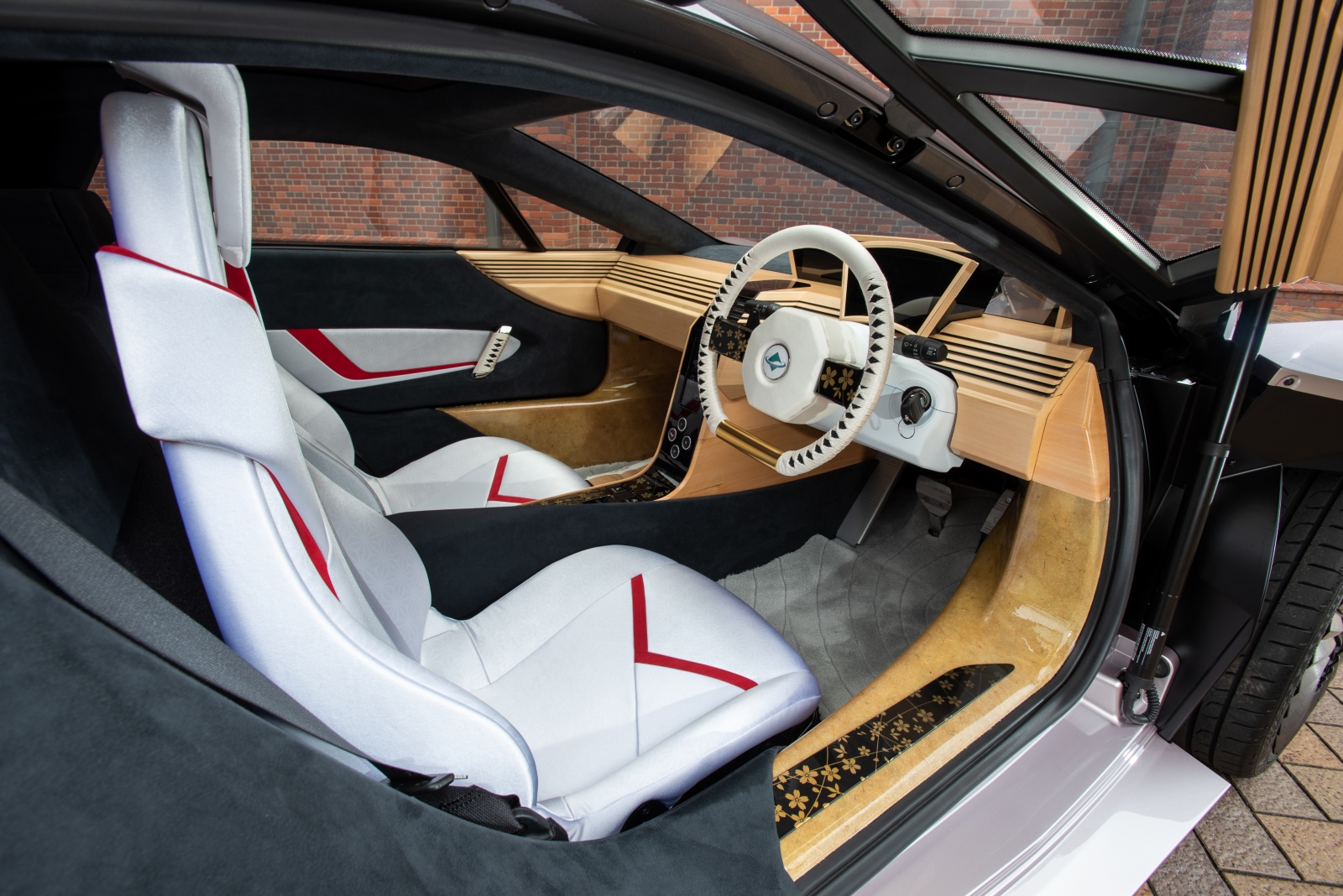 これがセルロースナノファイバーのクルマ、10％超の軽量化を実現