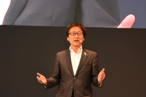 図4 発表会に登壇したトヨタ自動車副社長の吉田守孝氏