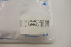 めくるとRFIDが見える(写真:日経 xTECH)