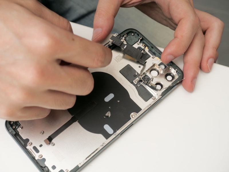 5g化するか年版iphone予想 ミリ波対応でスマホ内部に大変化 日経クロステック Xtech