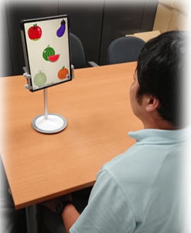 目の動きを解析し認知機能を評価するイメージ