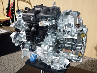 ハイブリッド燃費競争は終わるか　見限るホンダ、こだわるトヨタは「肩透かし」