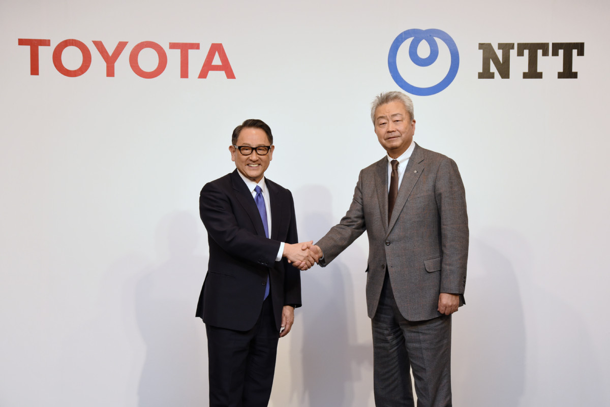 図1　トヨタ自動車とNTTがスマートシティー事業で資本業務提携