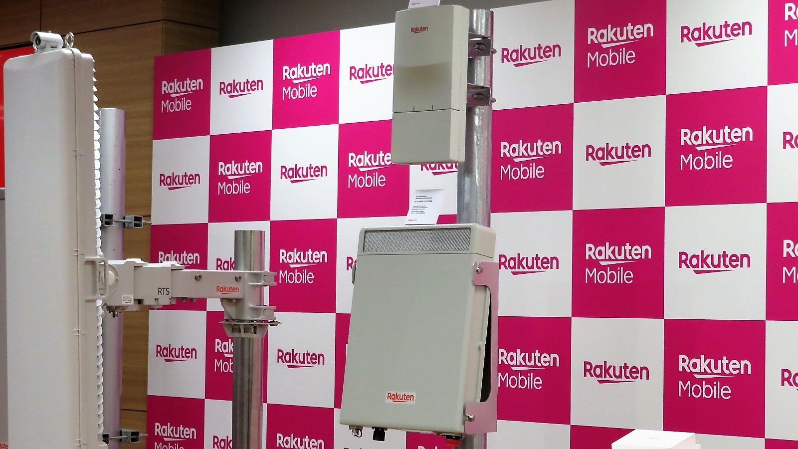 楽天モバイルが試作した5G基地局 （撮影：日経クロステック）