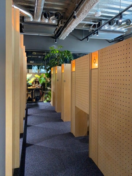 Think Labが運営する「Think Lab」の内観。個人が集中するためのワークスペースとなる