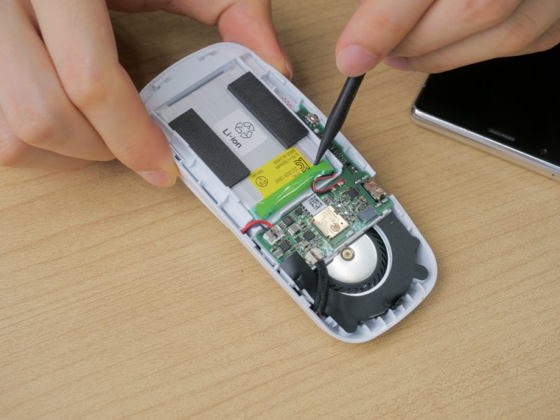 簡単に開けられたソニー「着るクーラー」、主要部品はわずか6つ