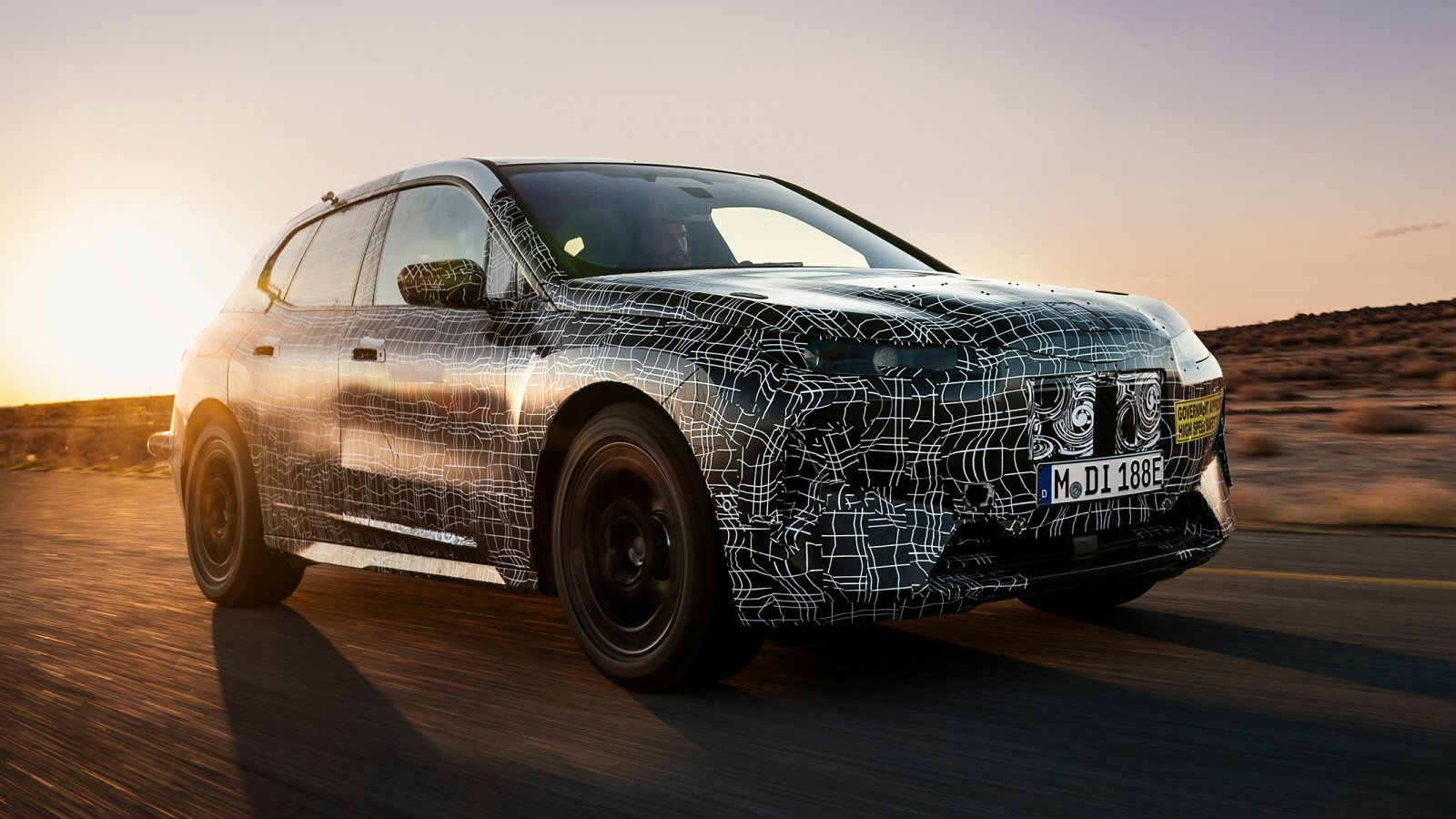 Intel色が鮮明、BMWの自動運転システム　内部を初披露