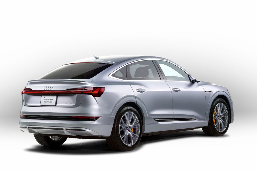 アウディが日本にEVを初投入 皮切りはクーペスタイルのSUV