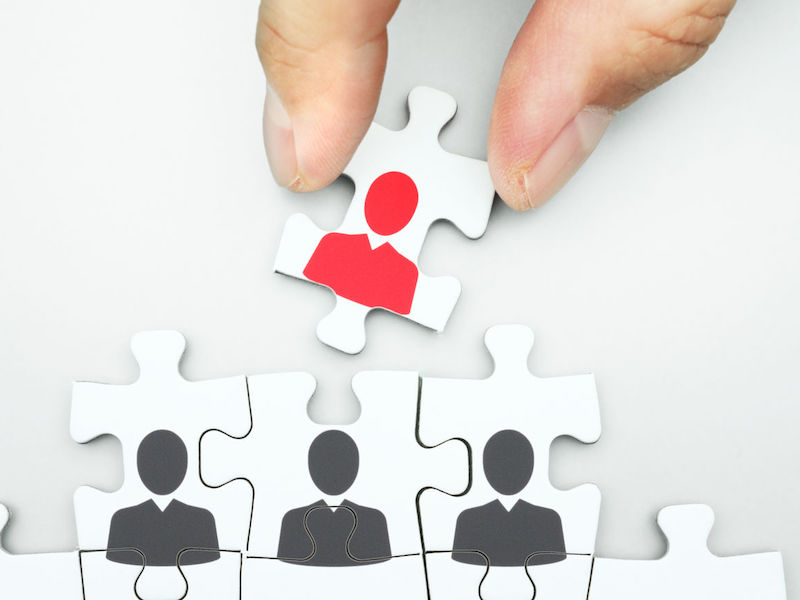 IT人材がユーザー側で大幅不足、政府白書が指摘した日本「デジタル敗戦」の主因