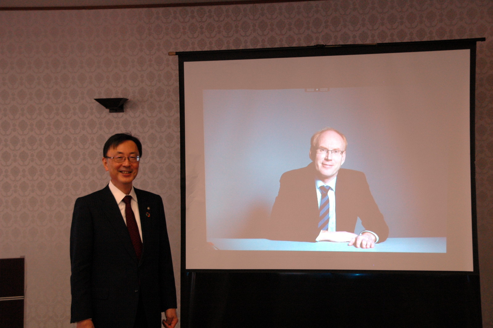 左が日本精工代表執行役社長兼最高経営責任者（CEO）の内山俊弘氏、右がBKVのCEOであるMarcel Van Helten（マルセル・ファン・ヘルテン）氏（撮影：日経クロステック）