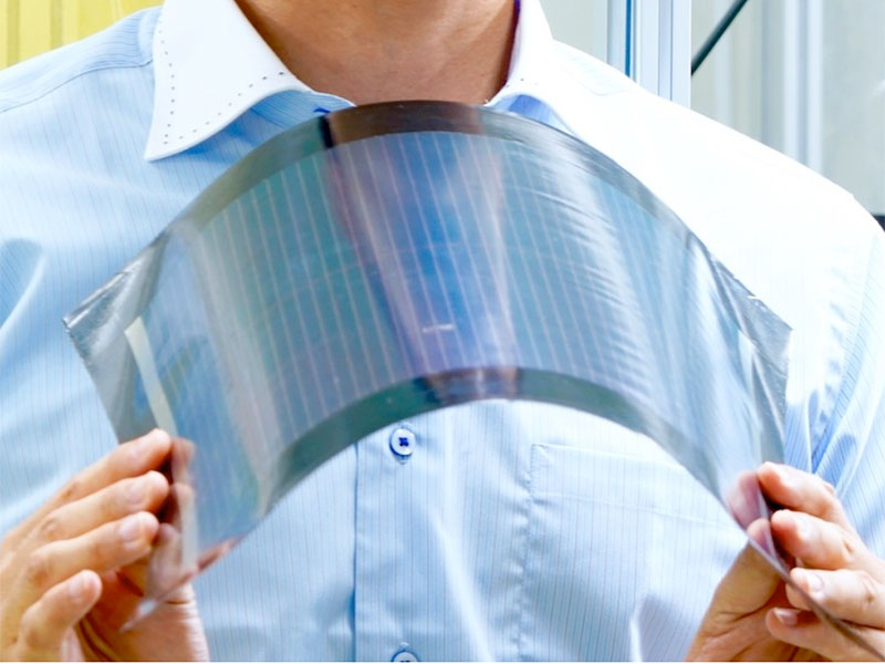 東京を夢の発電所に変えるか、東芝のペロブスカイト太陽電池