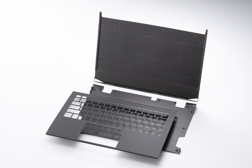 新「VAIO」がまとう立体CFRP、断トツのコストかけても軽さ極める