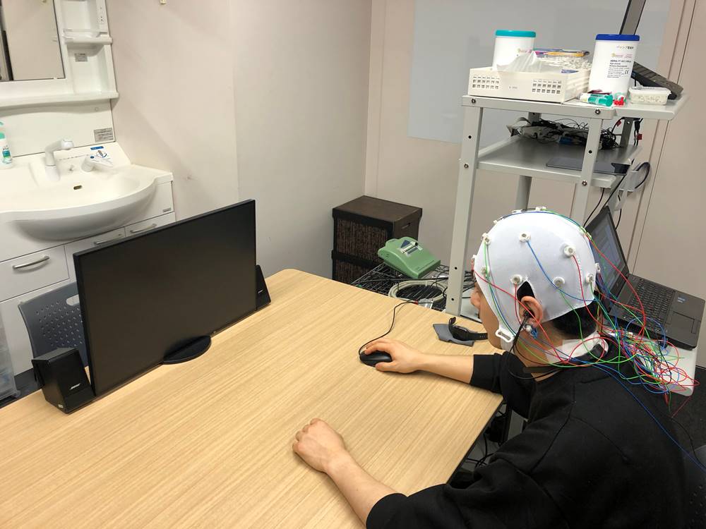 BRAIN ON 電気刺激デバイス　脳波誘導音源 音の麻酔」を実現できるか、イヤホン型脳波計は脳波を測るだけじゃない