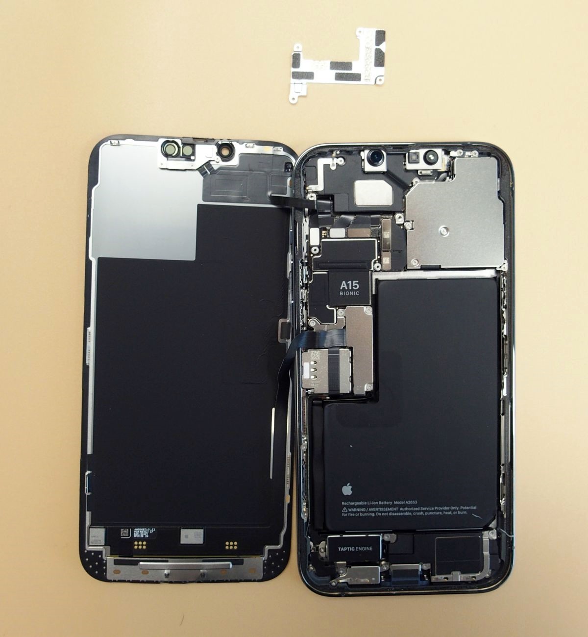 ミリ波対応の米国版「iPhone 13 Pro Max」分解開始、電池2割増 | 日経