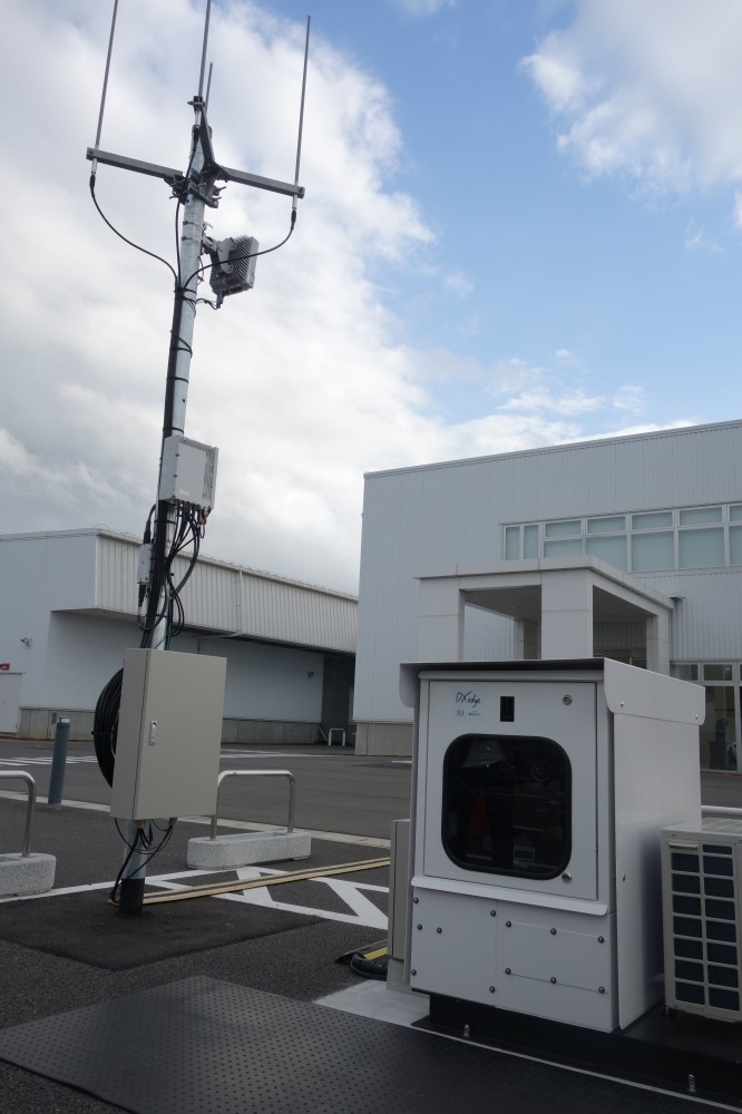 冷蔵庫大の「マイクロデータセンター」がお目見え、IIJが見極めた最適用途とは | 日経クロステック（xTECH）