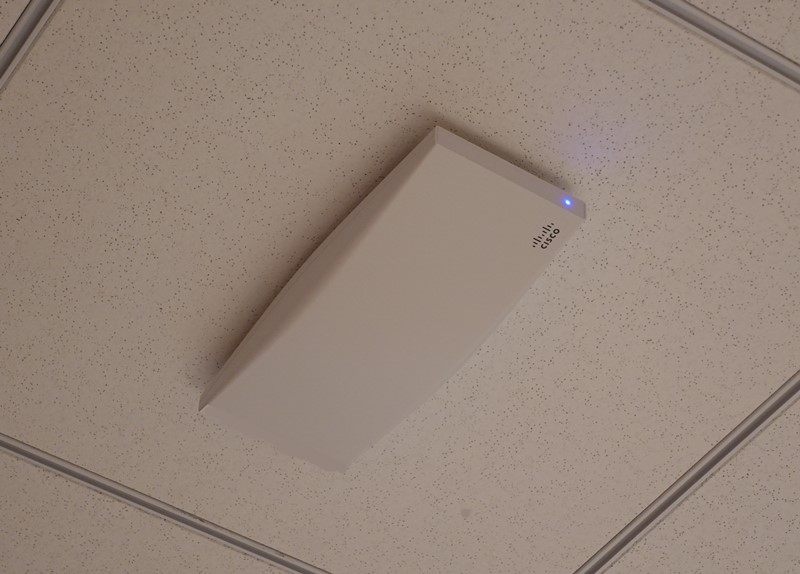 ビックカメラが260拠点で無線LAN一新、通信データを店舗運営にどう