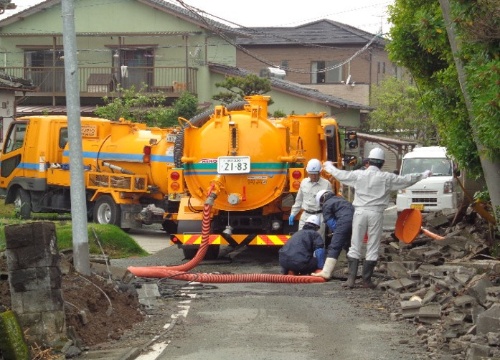 熊本地震の現場における下水道復旧作業の様子