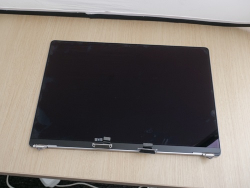 取り外したディスプレーモジュール