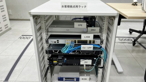 基地局装置を企業内に設置する一方、交換機機能はNTT東日本のデータセンターに集約する