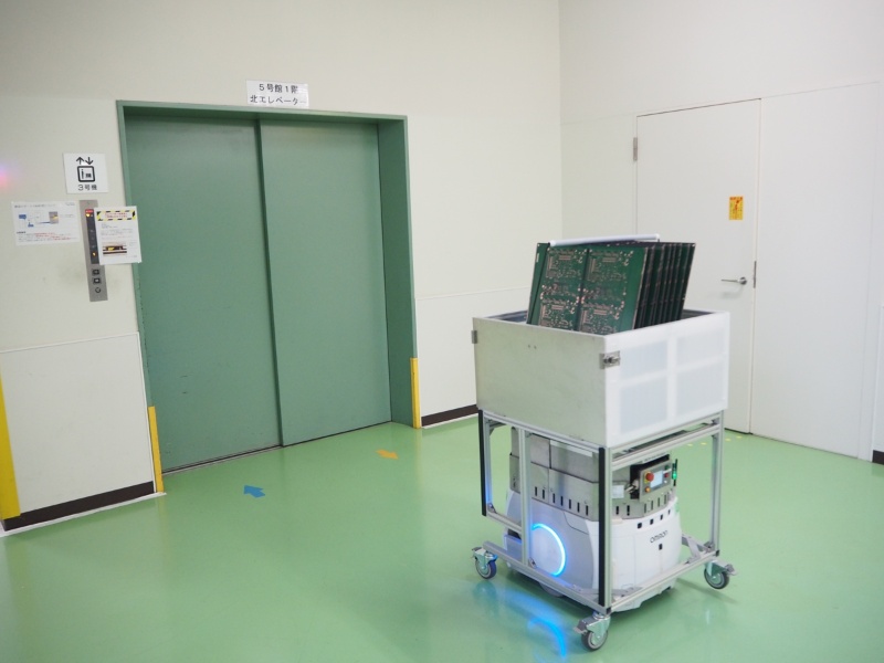 工場搬送ロボットは エレベーターも使う 1日47kmの移動を代替 日経クロステック Xtech 工場搬送ロボットは エレベーターも使う 1日47kmの移動を代替 日経クロステック Xtech