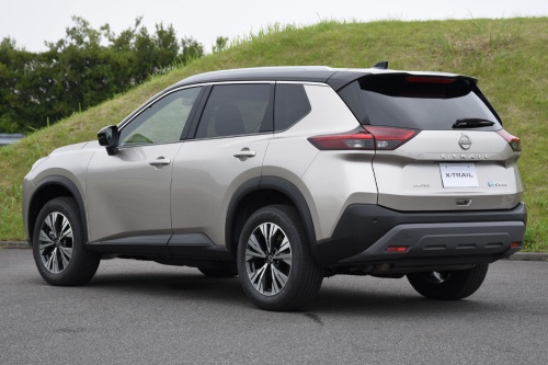 新型エクストレイルのリアビュー