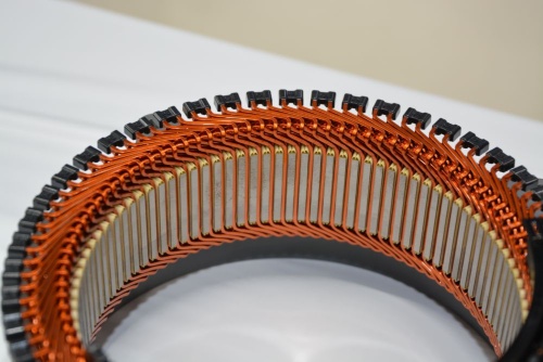 図7 カセットコイルのリードが径方向に折り曲げられているのが分かる