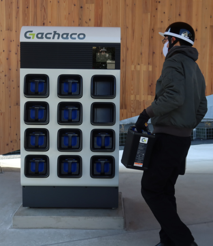 Gachacoが8カ所めの電池交換ステーション公開、Uberが試験的に参加 Gachacoが8カ所めの電池交換ステーション公開、Uberが試験的に参加