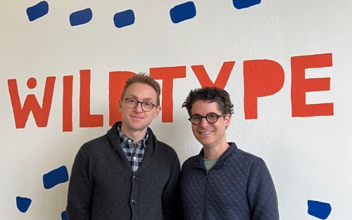ワイルドタイプはコルベック氏（左）とエルフェンベイン氏が2016年に創業した（写真：日経クロステック）