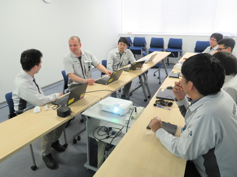 半導体技術者の争奪戦、ラピダスやルネサスは報酬・裁量権をアピール