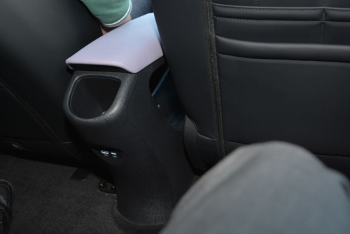 図5 ゆったりとしたひざ周り