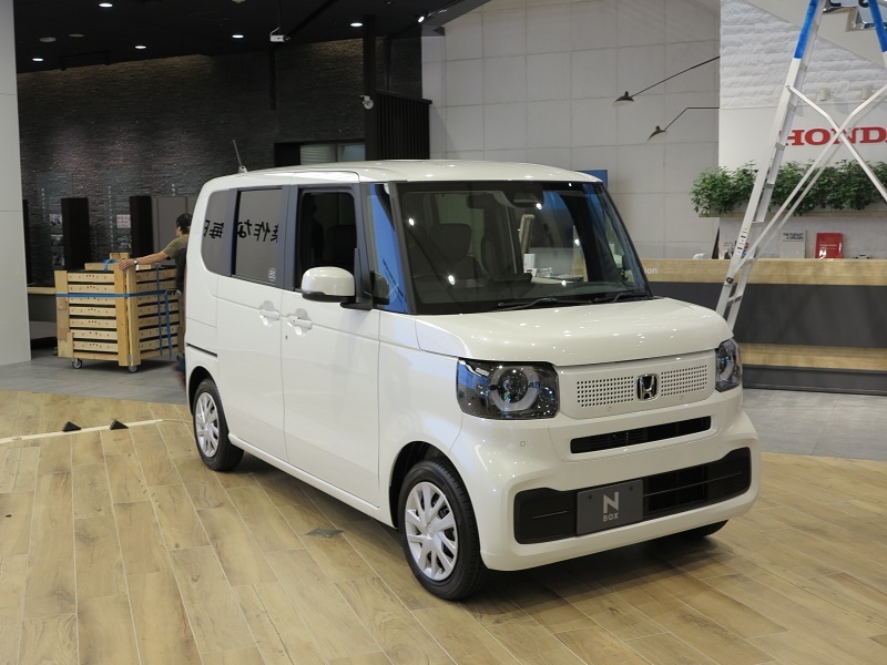 ホンダ新型「ヴェゼル」、単眼カメラに絞り込む 安全センサー ホンダ新型「ヴェゼル」、単眼カメラに絞り込む 安全センサー