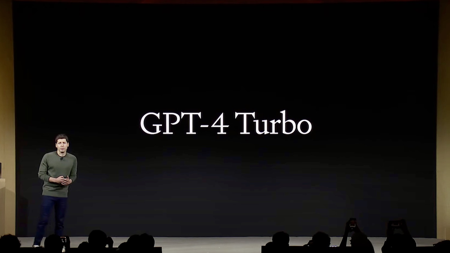 GPT-4 Turboを発表するサム・アルトマンCEO