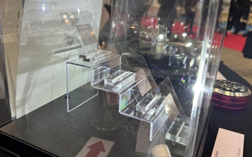 FICTは4枚のガラスをコア層にしたガラス基板を展示した(写真:日経クロステック)
