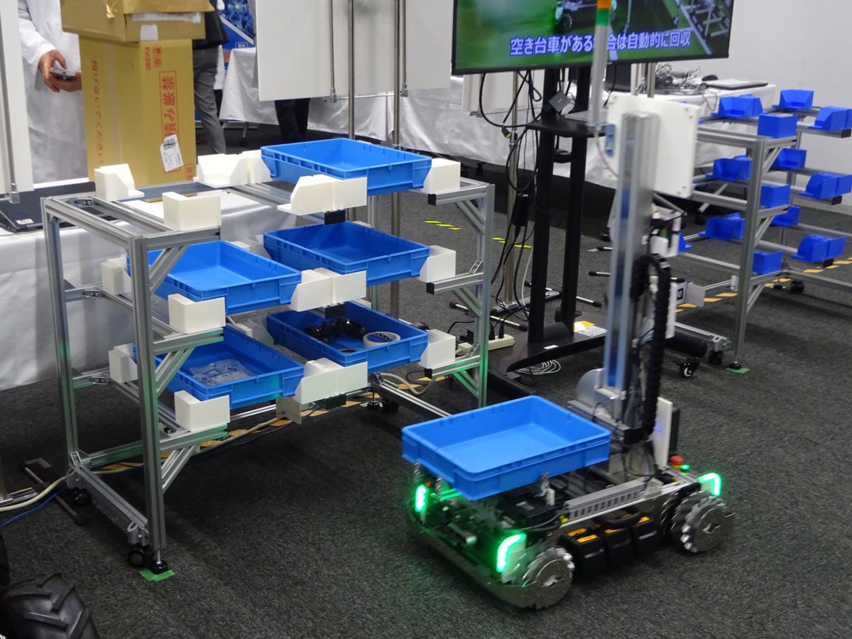 複数種の搬送ロボットを混在制御、OKIが「世の中になくて自前で