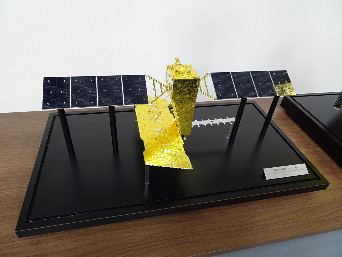 3m分解能で幅200kmをレーダー観測、三菱電機が世界初技術の先進