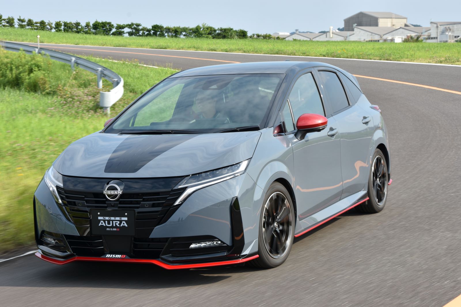 日産のスポーツHEV「オーラNISMO」、電気式4WDの価値を“フル活用
