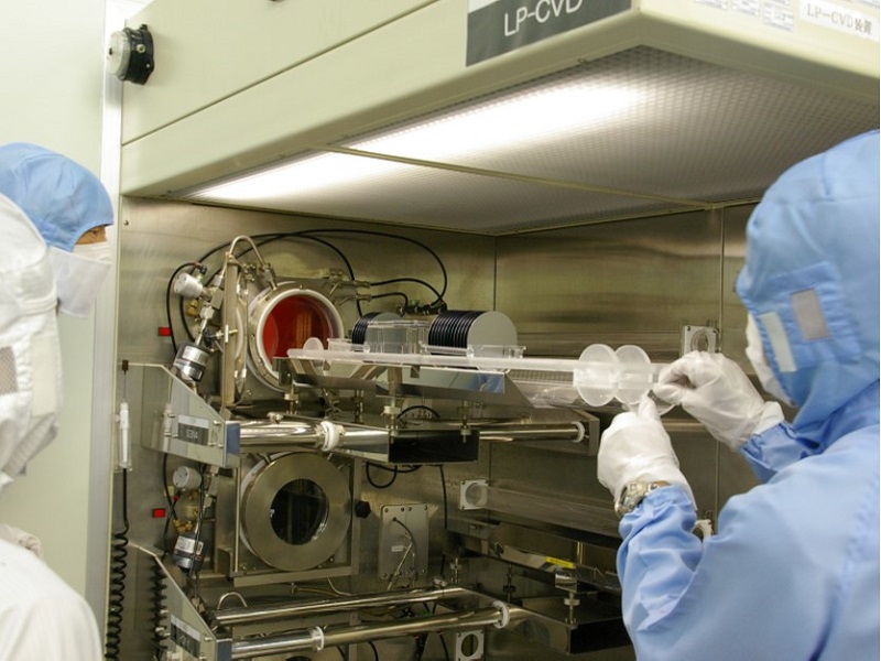 文科省が1ナノ以降の半導体開発支援、経産省はEUV拠点整備