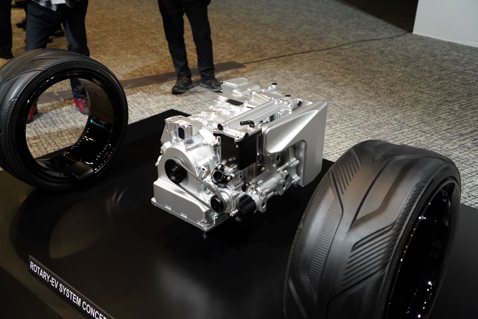 マツダが新エンジン「Z」を27年投入へ、超希薄燃焼で熱効率を改善